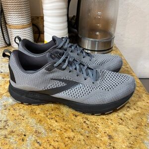 Brooks Revel 4 size 12
